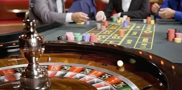 588jl apk bingo lobby showing live session cards and PHP prize pool on mobile